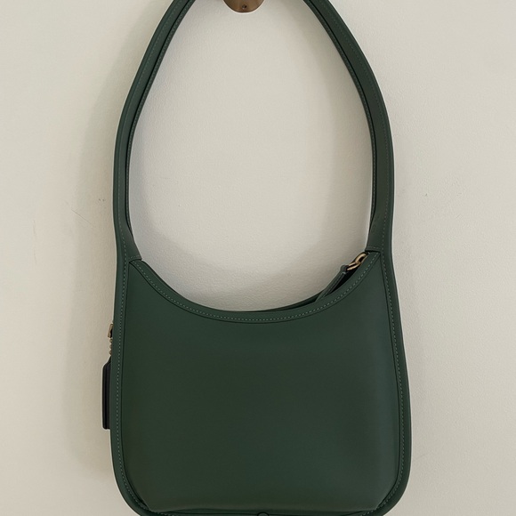 Elegant Green Leather Shoulder Bag - Picture 2 of 7